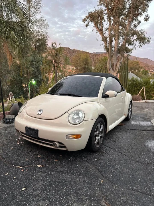 2004 Volkswagen New Beetle - Image 2 of 14