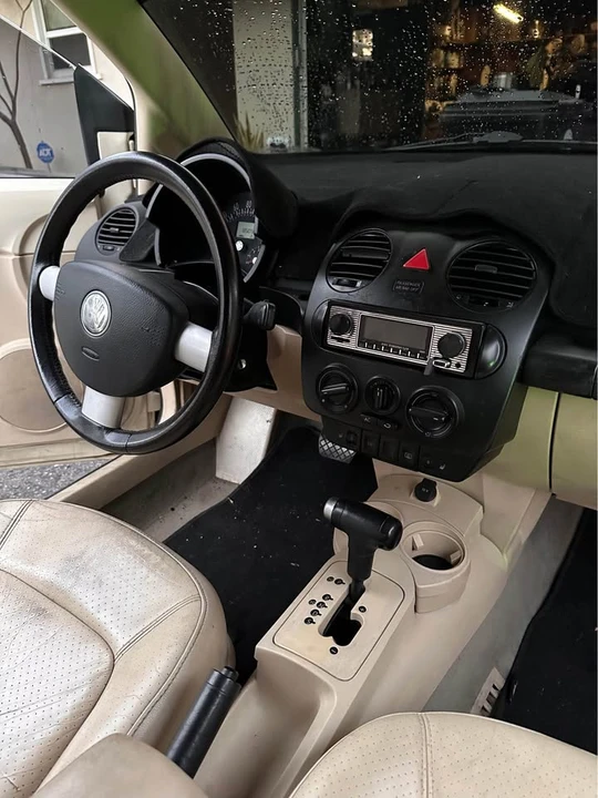 2004 Volkswagen New Beetle - Image 10 of 14