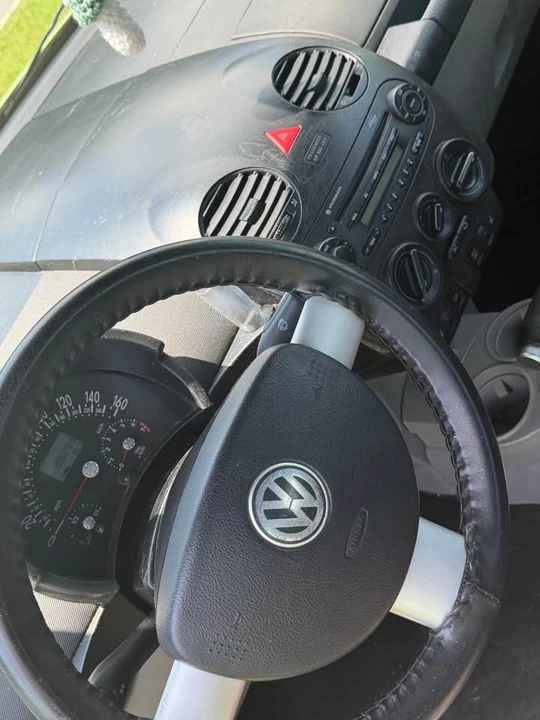 2004 Volkswagen New Beetle - Image 14 of 19