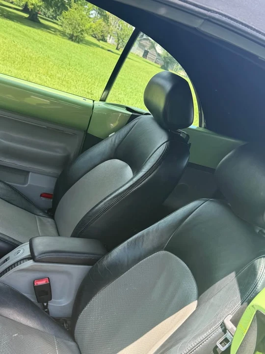 2004 Volkswagen New Beetle - Image 15 of 19