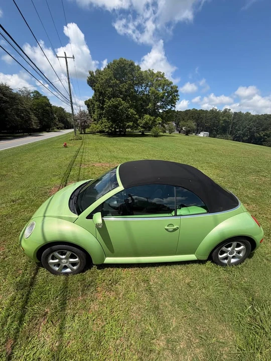 2004 Volkswagen New Beetle - Image 9 of 19