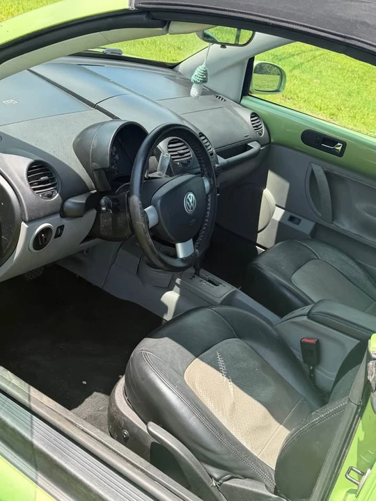 2004 Volkswagen New Beetle - Image 16 of 19