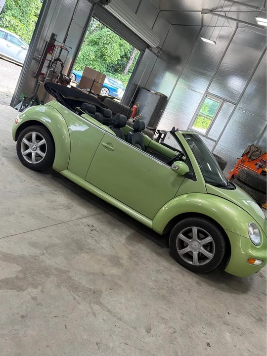 2004 Volkswagen New Beetle - Image 12 of 19