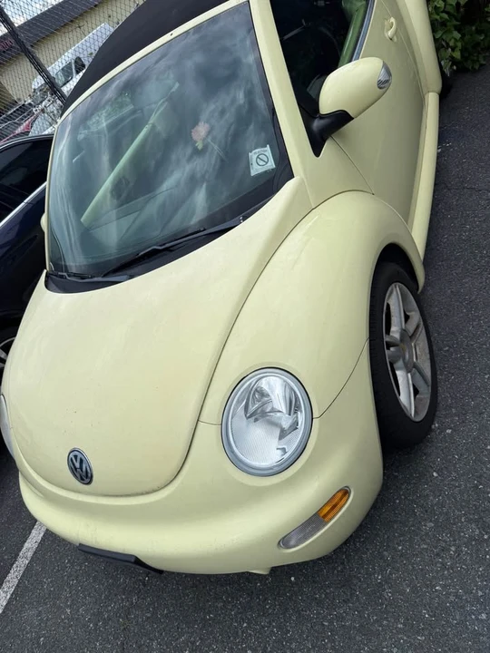 2004 Volkswagen New Beetle - Image 2 of 6