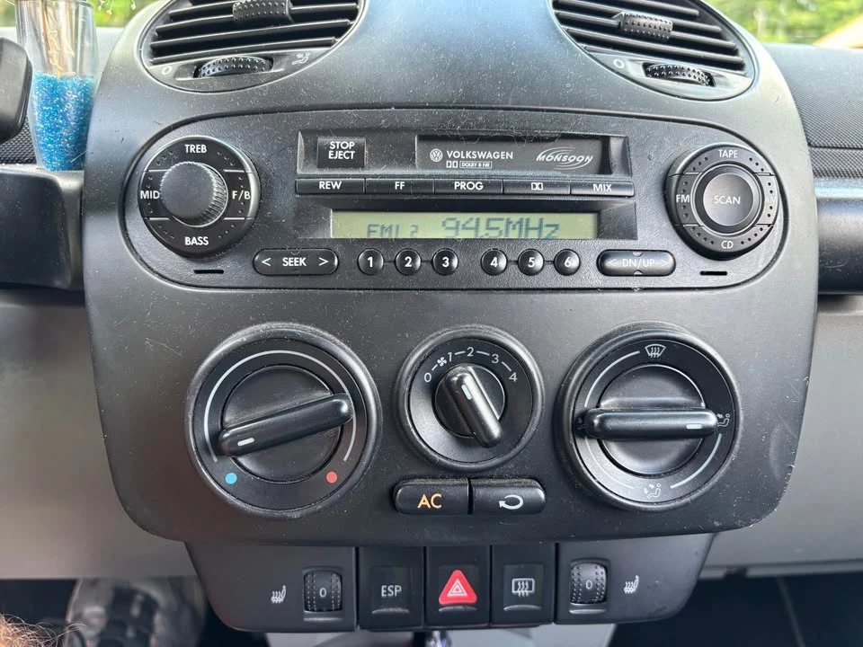 2004 Volkswagen New Beetle - Image 3 of 7