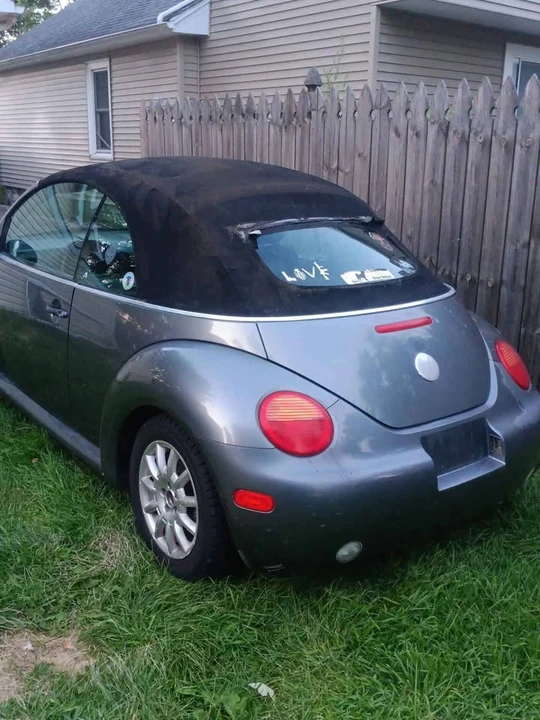 2004 Volkswagen New Beetle - Image 3 of 4