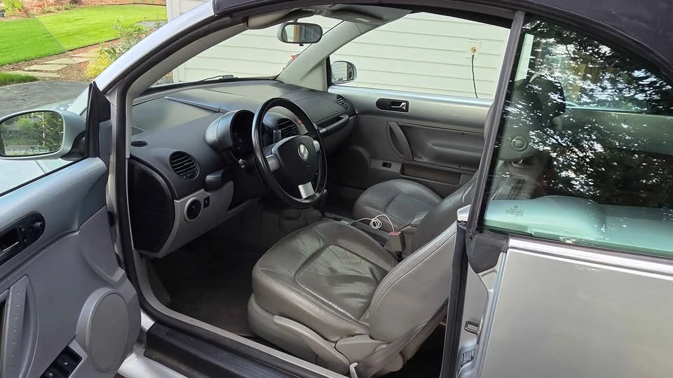 2004 Volkswagen New Beetle - Image 5 of 8