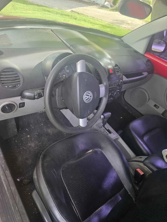 2004 Volkswagen New Beetle - Image 8 of 9