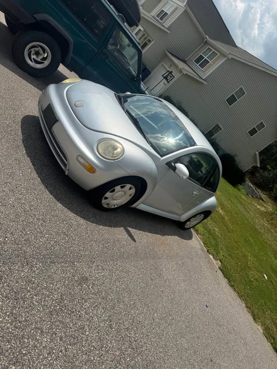 2004 Volkswagen New Beetle - Image 4 of 8