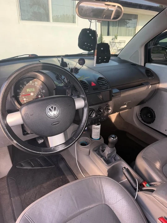 2004 Volkswagen New Beetle - Image 2 of 6