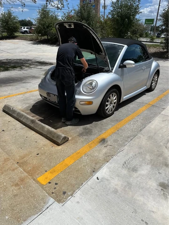 2004 Volkswagen New Beetle - Image 2 of 6