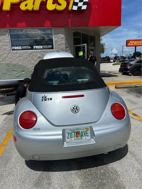 2004 Volkswagen New Beetle - Image 5 of 6