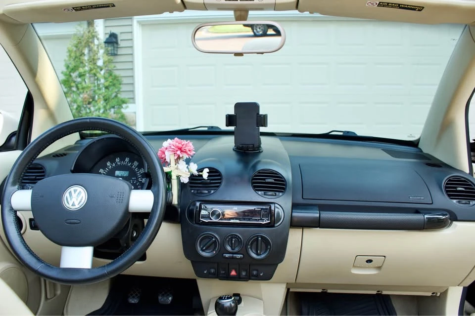 2004 Volkswagen New Beetle - Image 2 of 7