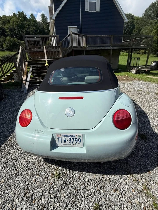 2004 Volkswagen New Beetle - Image 2 of 8