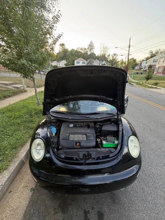 2004 Volkswagen New Beetle - Image 5 of 8