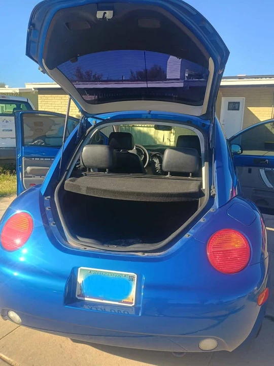 2004 Volkswagen New Beetle - Image 5 of 12