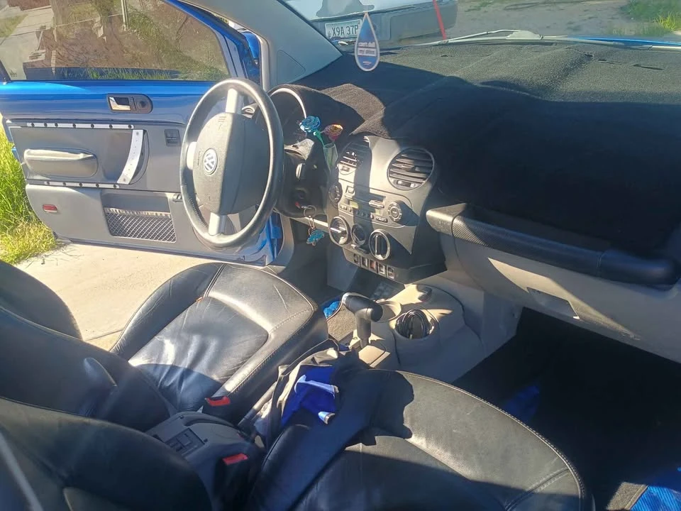 2004 Volkswagen New Beetle - Image 11 of 12