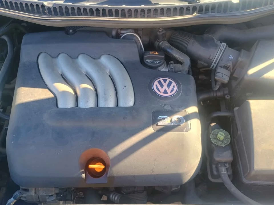 2004 Volkswagen New Beetle - Image 5 of 10