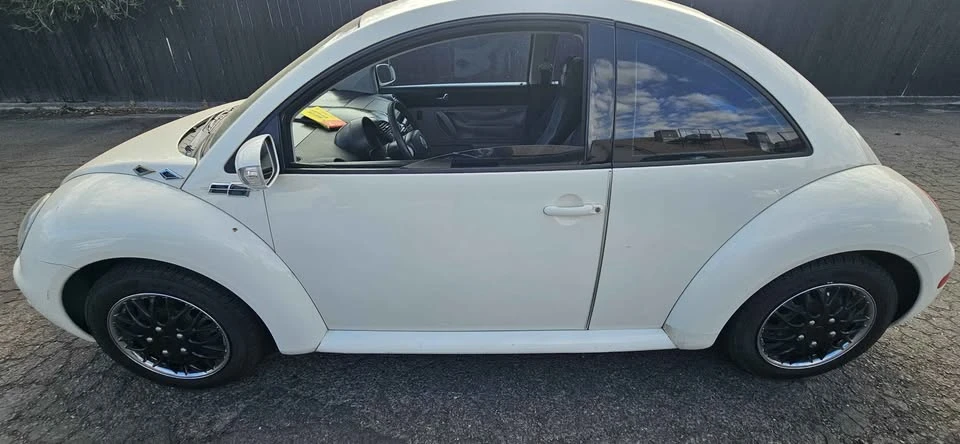 2004 Volkswagen New Beetle - Image 2 of 4