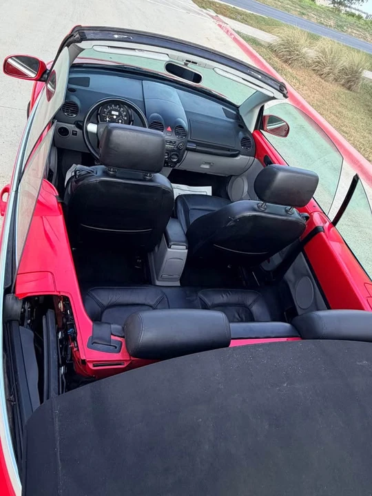2004 Volkswagen New Beetle - Image 9 of 14