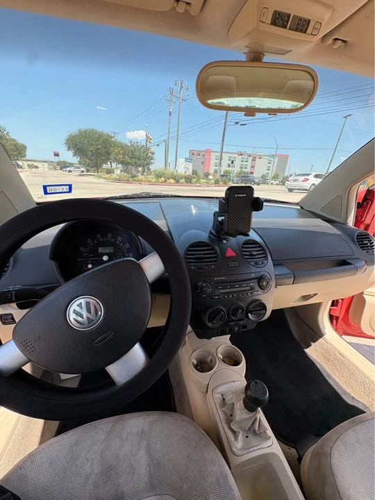 2004 Volkswagen New Beetle - Image 11 of 16