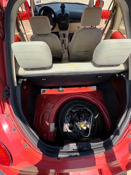 2004 Volkswagen New Beetle - Image 15 of 16