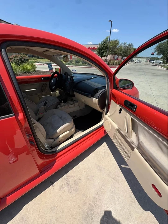 2004 Volkswagen New Beetle - Image 10 of 16