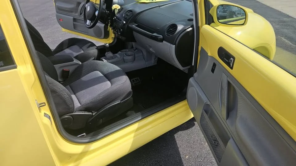 2004 Volkswagen New Beetle - Image 10 of 14