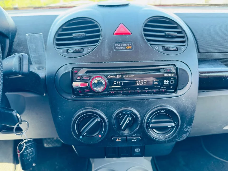 2004 Volkswagen New Beetle - Image 12 of 16