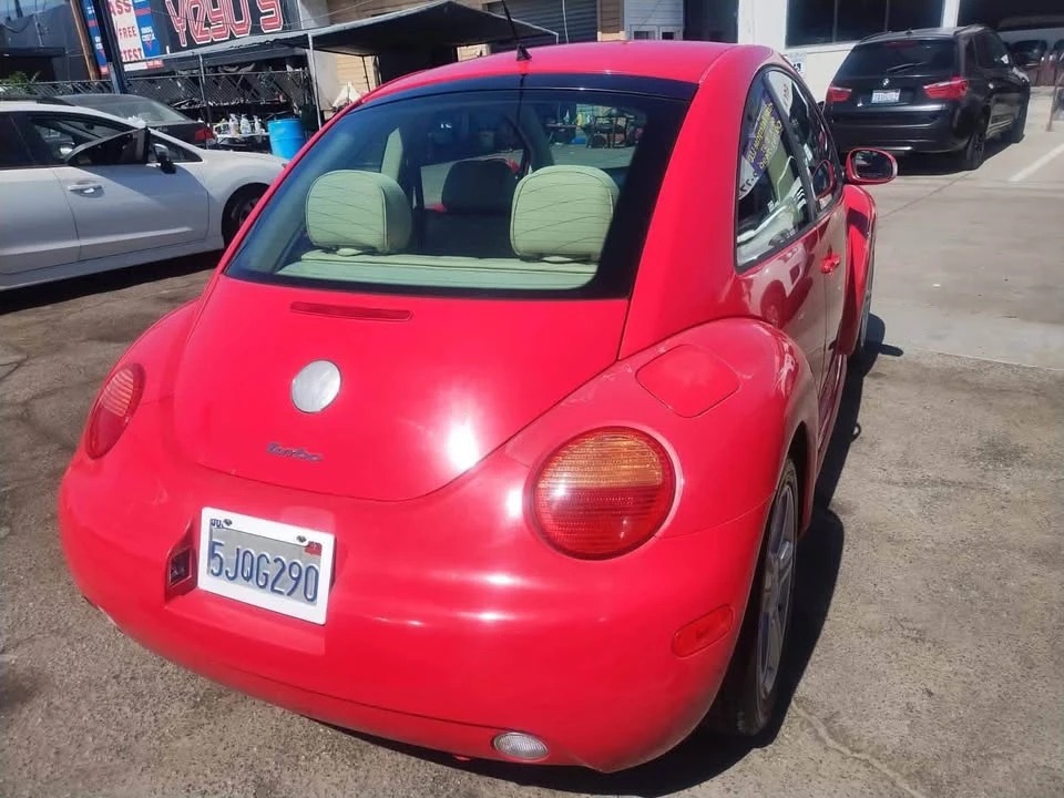 2004 Volkswagen New Beetle - Image 6 of 8