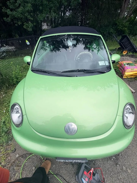 2004 Volkswagen New Beetle - Image 2 of 7