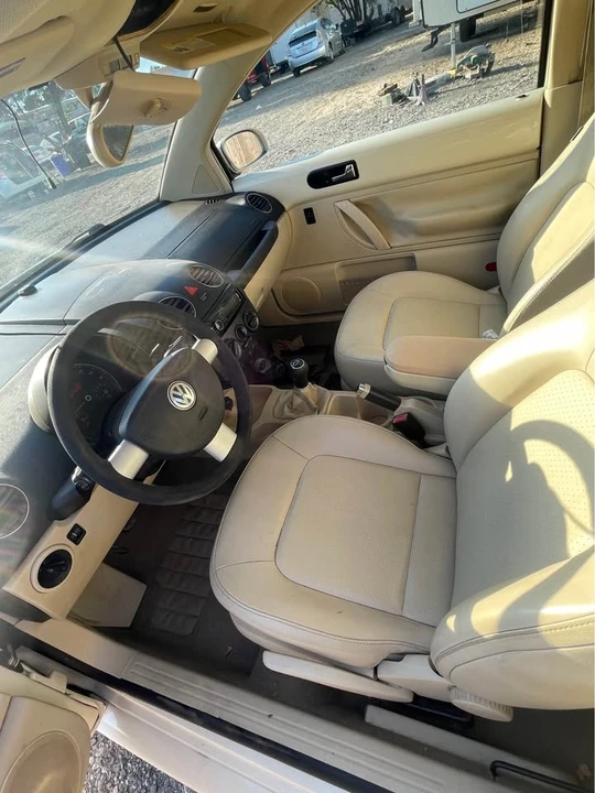 2004 Volkswagen New Beetle - Image 6 of 6