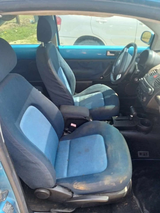 2004 Volkswagen New Beetle - Image 5 of 10