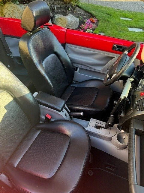 2004 Volkswagen New Beetle - Image 8 of 12