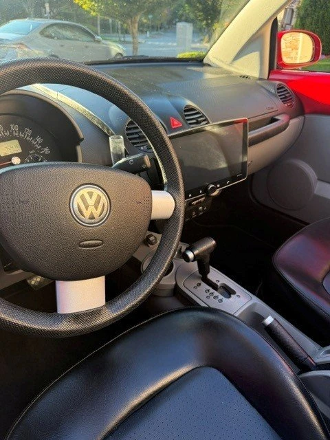 2004 Volkswagen New Beetle - Image 11 of 12