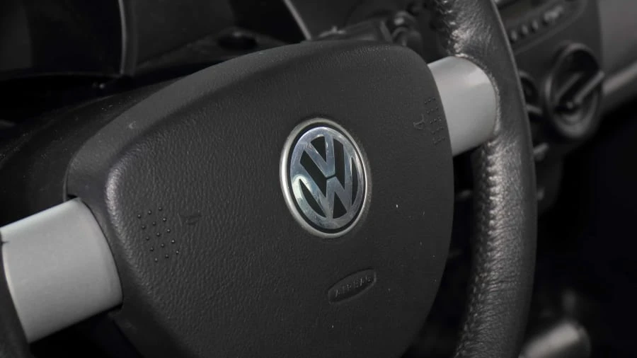 2004 Volkswagen New Beetle - Image 16 of 21