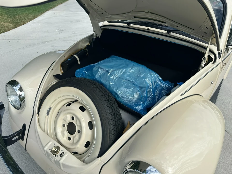 2004 Volkswagen New Beetle - Image 8 of 13