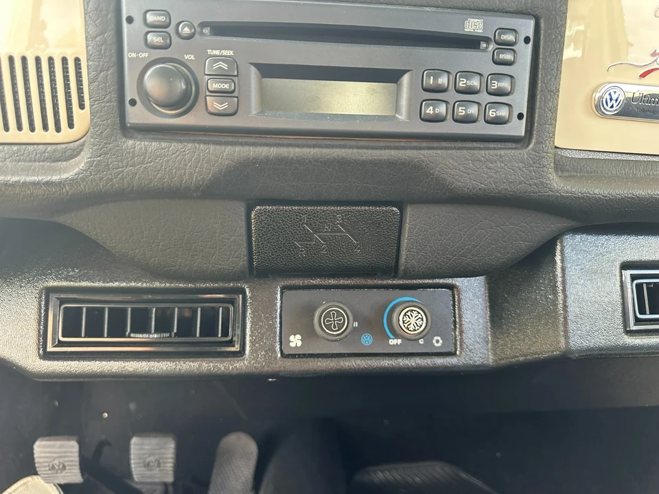 2004 Volkswagen New Beetle - Image 11 of 13