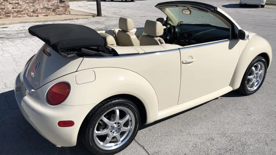 2004 Volkswagen New Beetle - Image 2 of 11