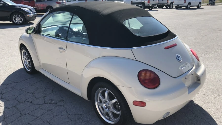 2004 Volkswagen New Beetle - Image 9 of 11