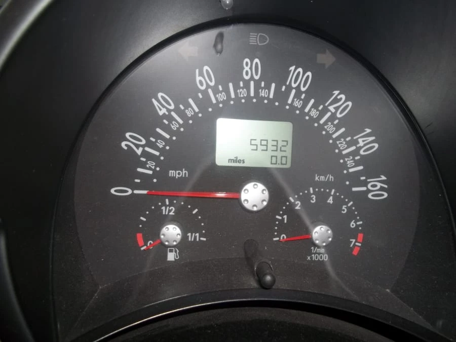 2004 Volkswagen New Beetle - Image 4 of 8