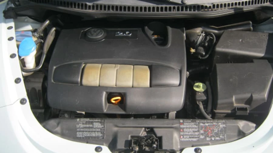 2004 Volkswagen New Beetle - Image 6 of 8