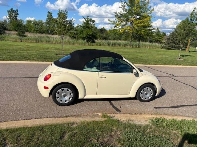 2004 Volkswagen New Beetle - Image 9 of 13