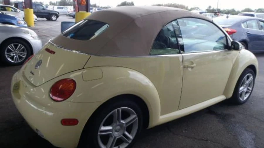 2004 Volkswagen New Beetle - Image 2 of 5