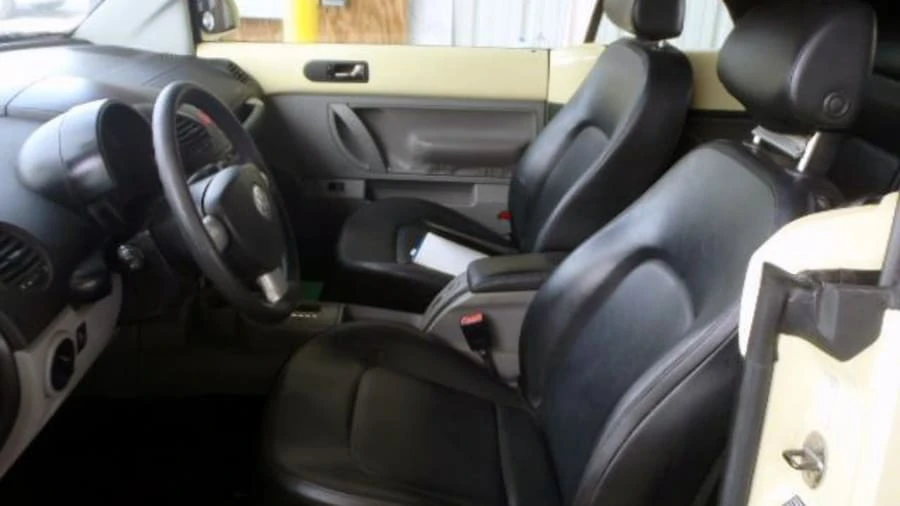 2004 Volkswagen New Beetle - Image 3 of 5