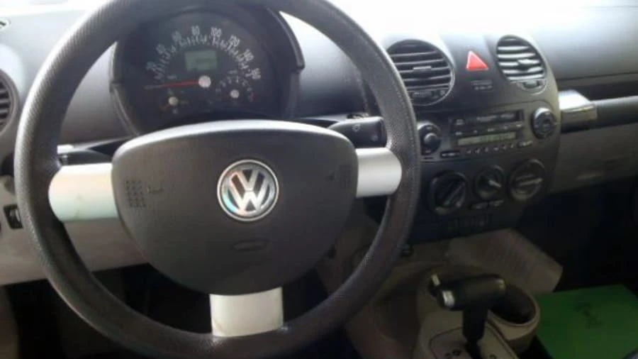 2004 Volkswagen New Beetle - Image 4 of 5