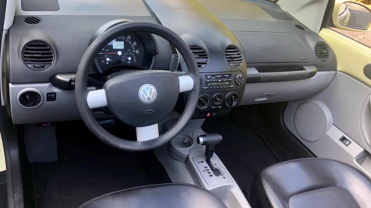 2004 Volkswagen New Beetle - Image 4 of 15