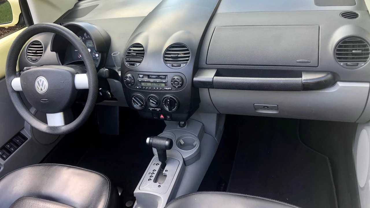 2004 Volkswagen New Beetle - Image 5 of 15
