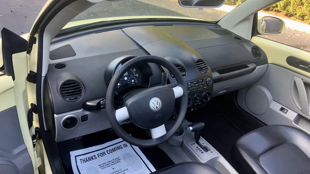 2004 Volkswagen New Beetle - Image 6 of 15