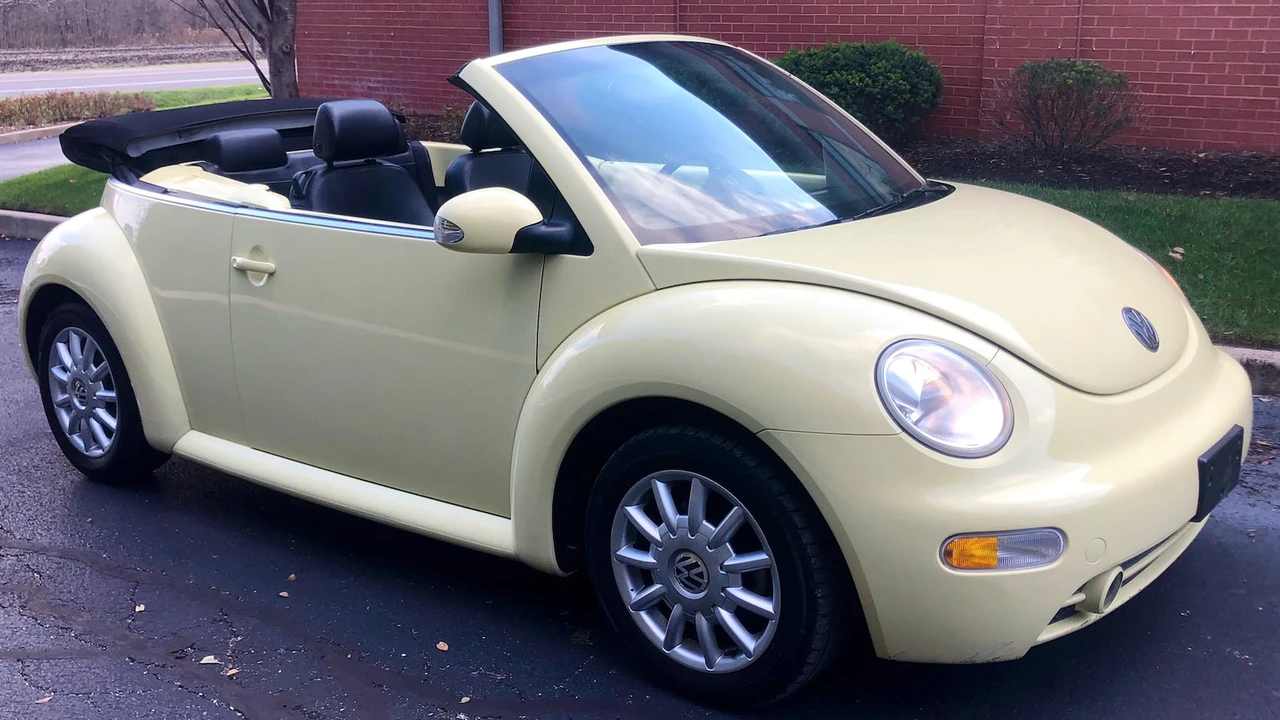 2004 Volkswagen New Beetle - Image 10 of 15